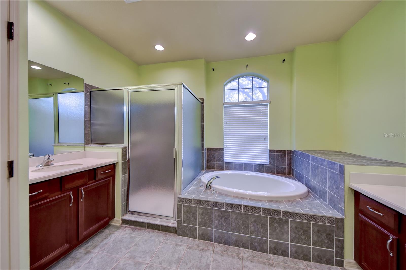 Listing photo id 24 for 1438 Emerald Hill Way