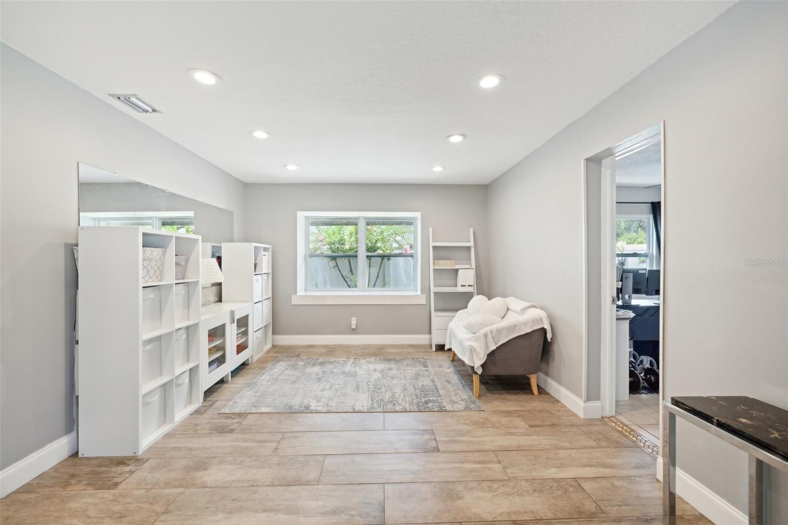 Listing photo id 20 for 7039 123rd Street