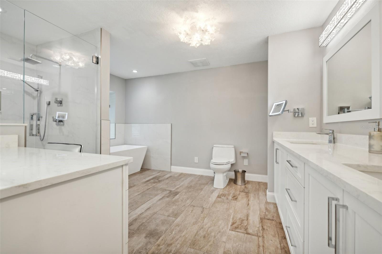 Listing photo id 26 for 7039 123rd Street