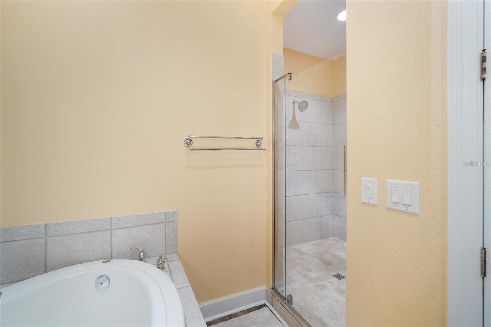 Listing photo id 20 for 15927 Ternglade Drive