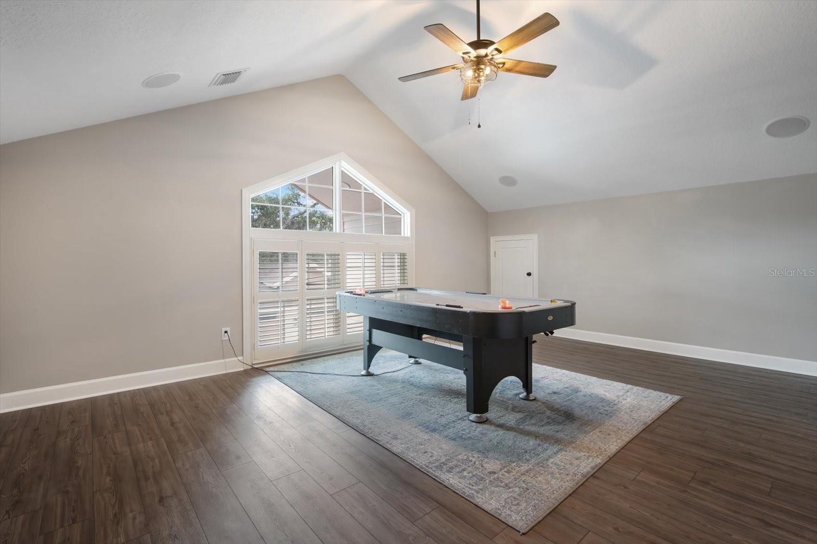 Listing photo id 25 for 15927 Ternglade Drive