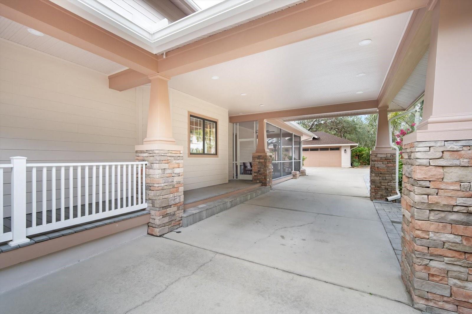 Listing photo id 5 for 15927 Ternglade Drive