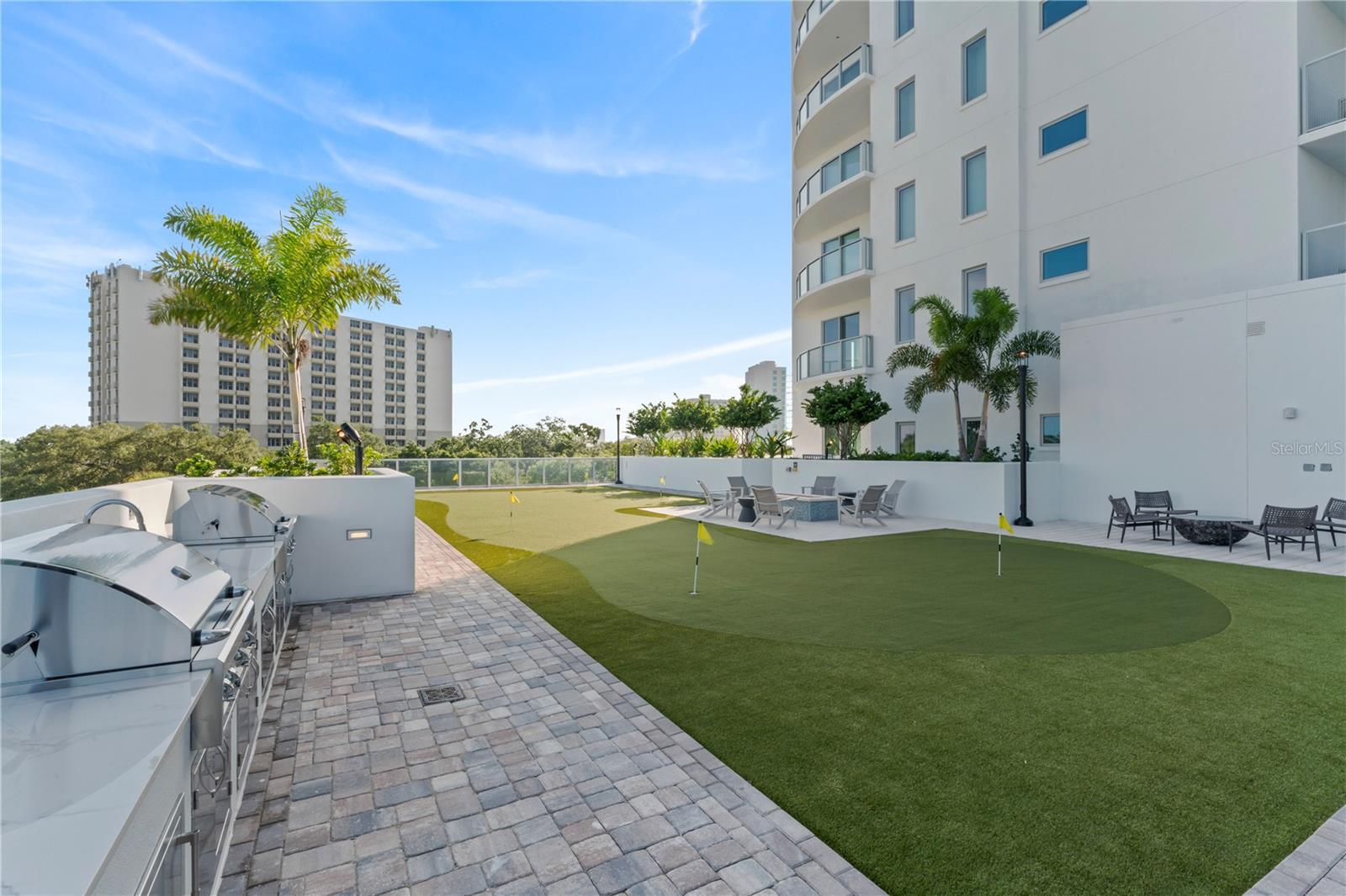 Listing photo id 41 for 2910 Barcelona Street 903