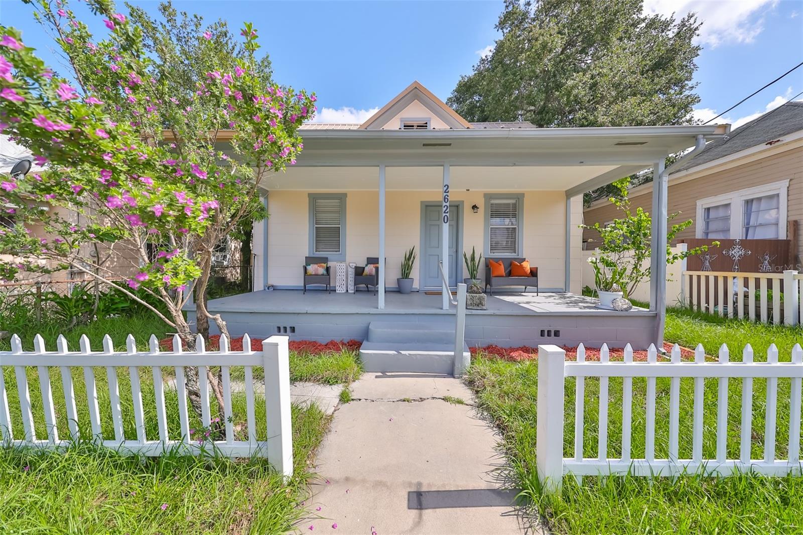 Listing photo id 0 for 2620 Clark Street