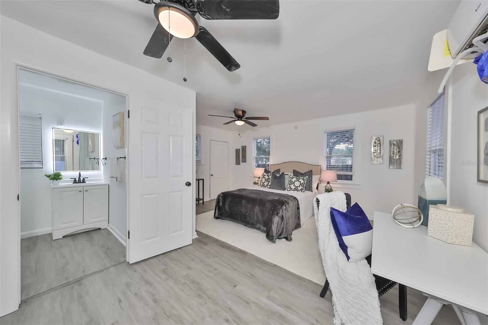 Listing photo id 23 for 2620 Clark Street