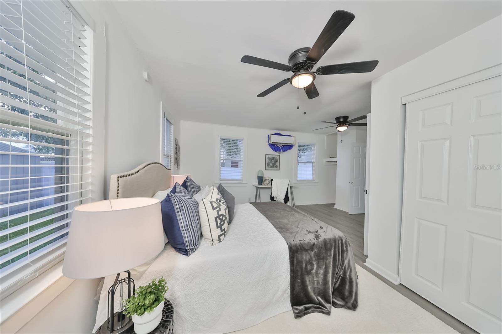 Listing photo id 25 for 2620 Clark Street