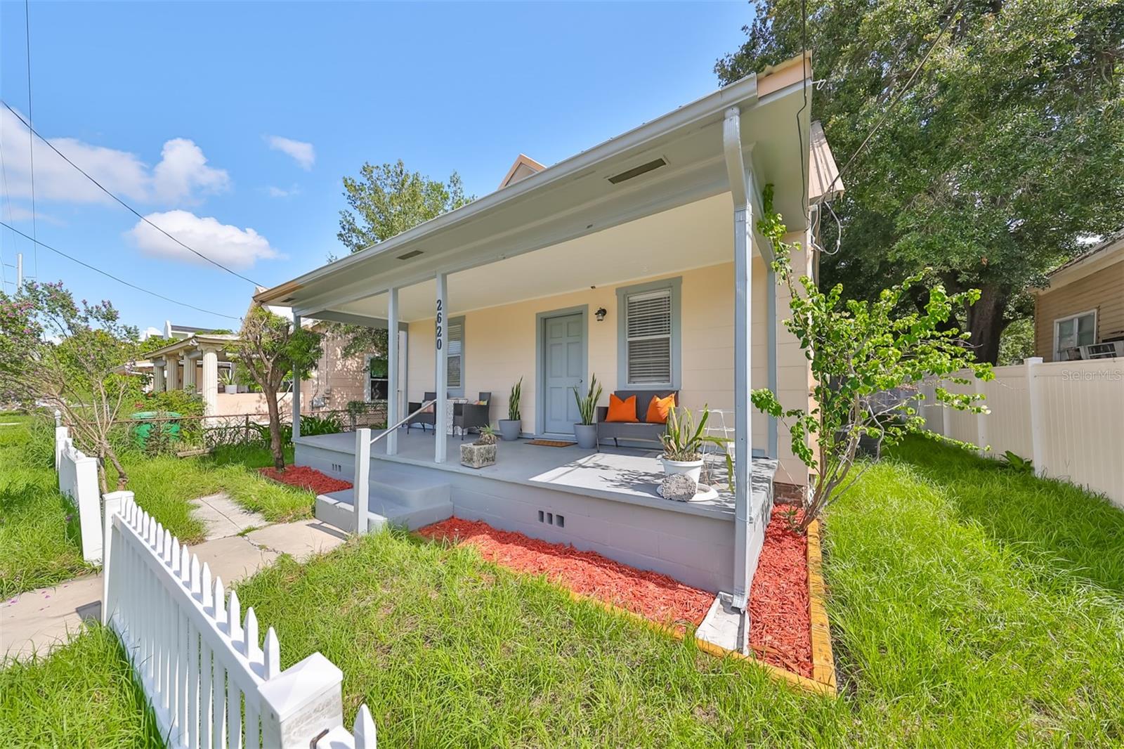 Listing photo id 1 for 2620 Clark Street