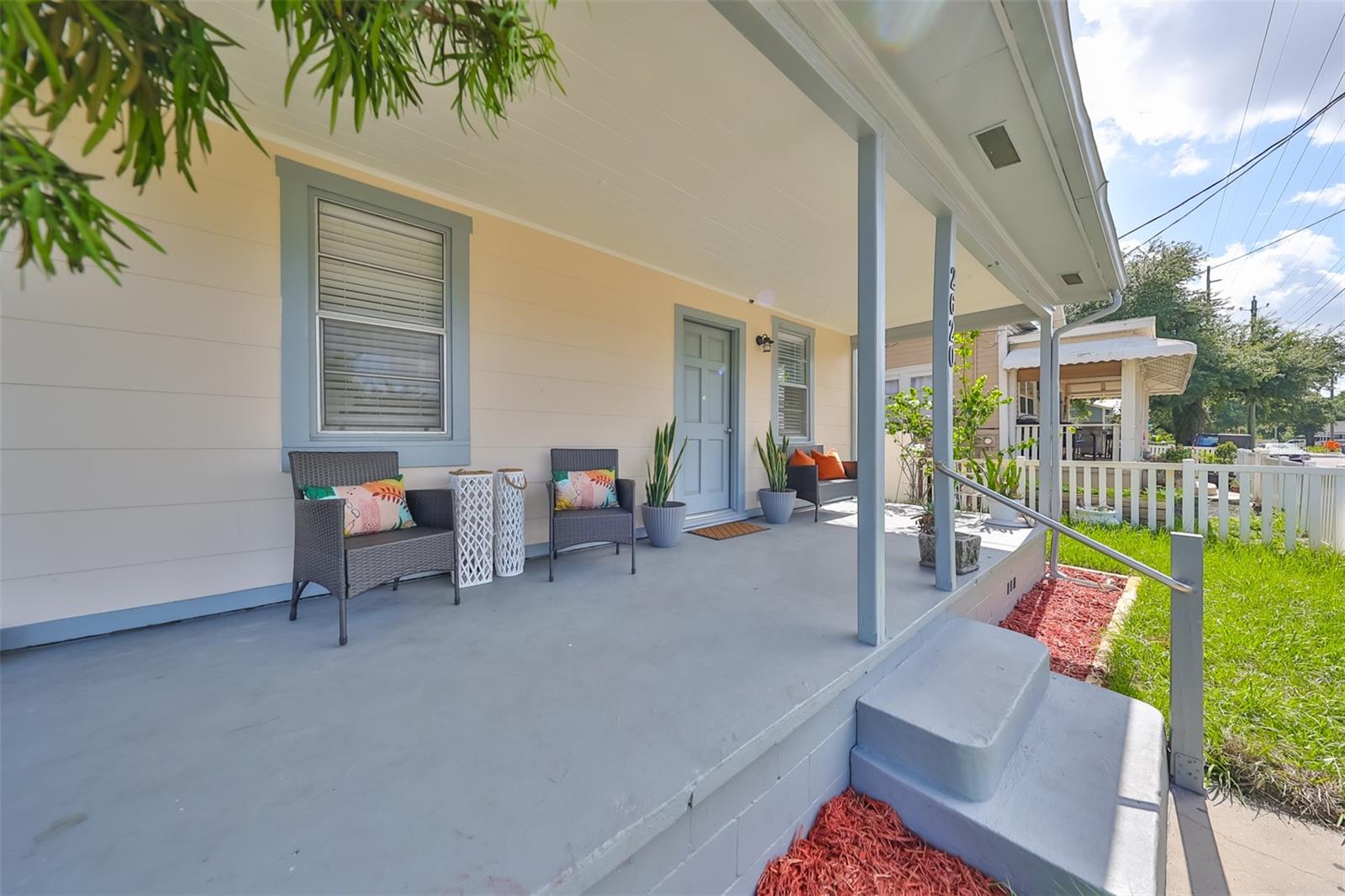 Listing photo id 2 for 2620 Clark Street