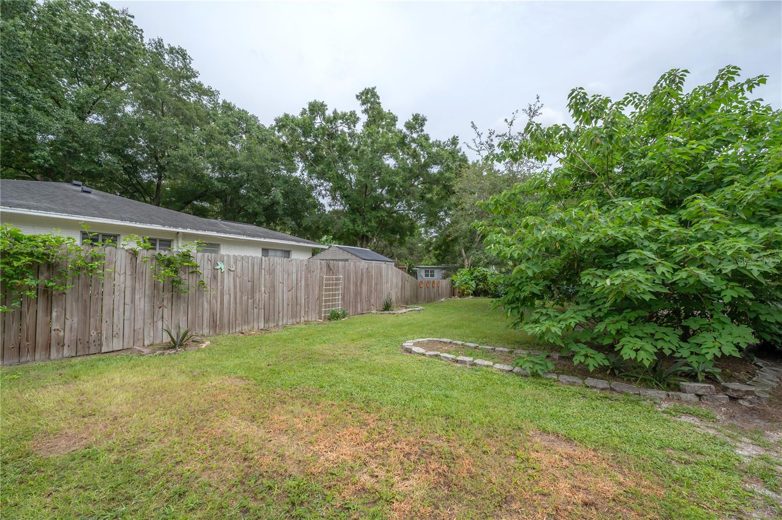 Listing photo id 28 for 1730 Lambright Street