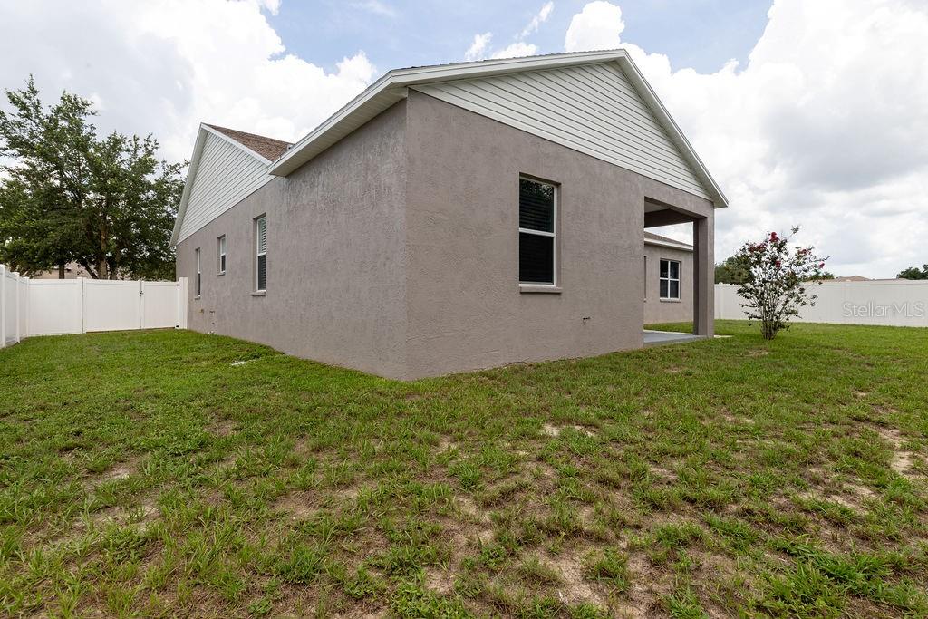 Listing photo id 18 for 9639 Wydella Street