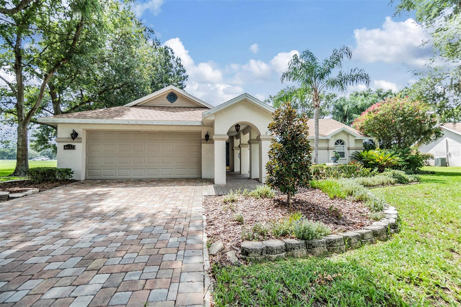 Listing photo id 4 for 6132 Silver Oaks Drive