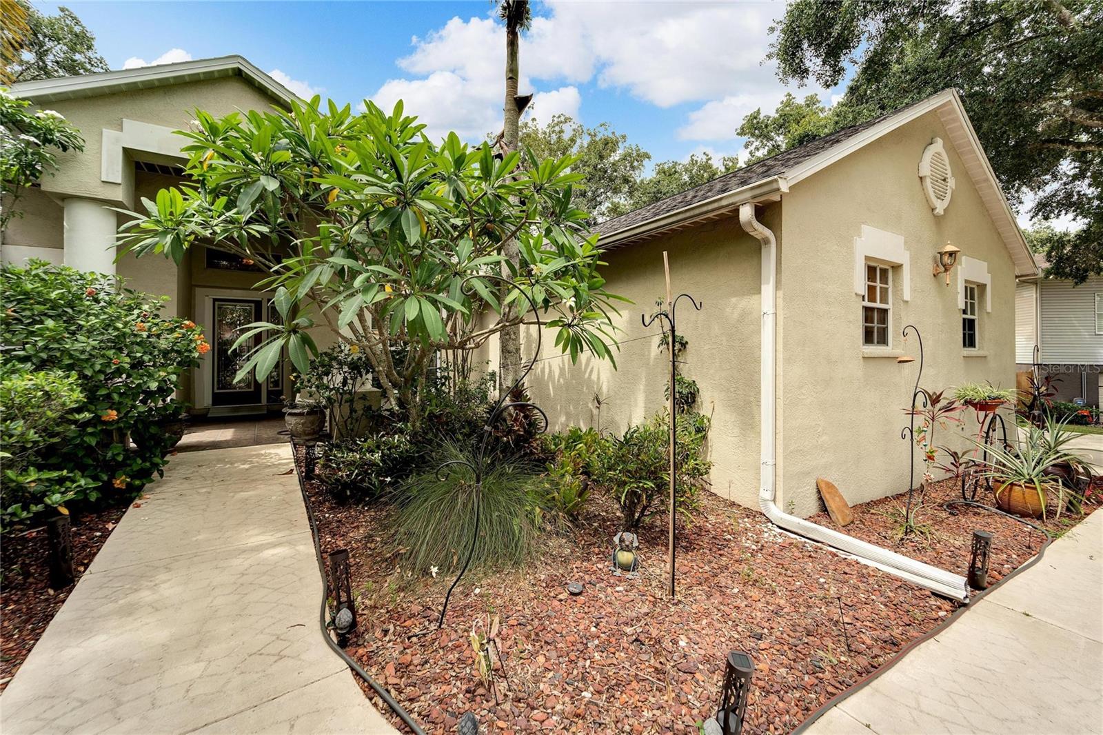 Listing photo id 2 for 12204 Bass Oak Court