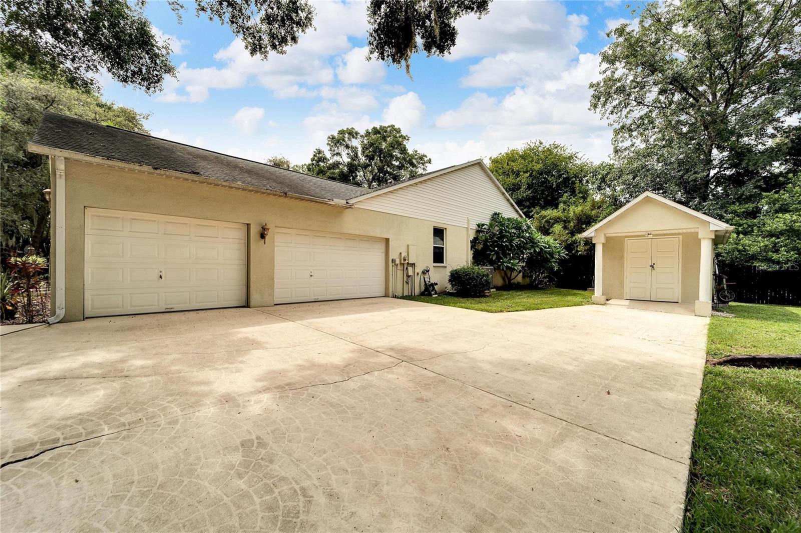 Listing photo id 3 for 12204 Bass Oak Court