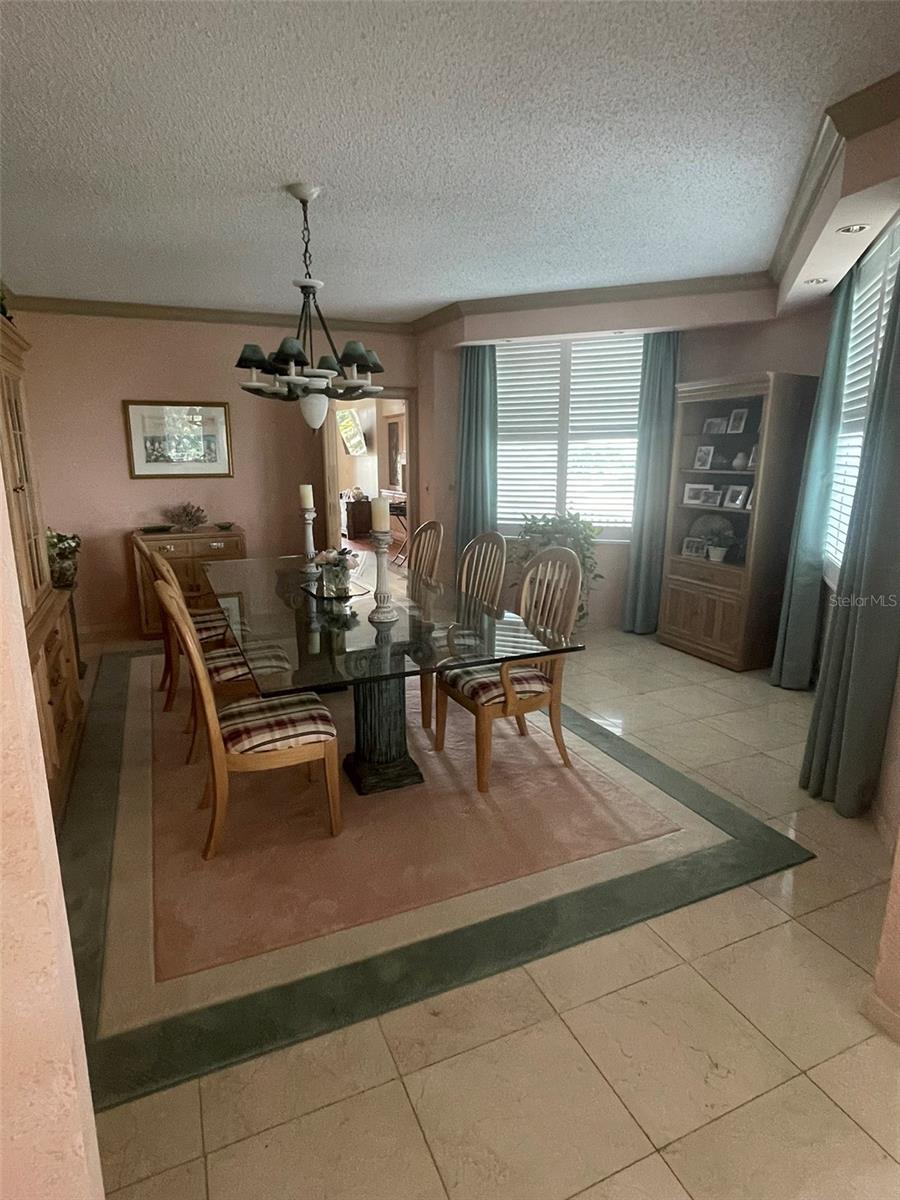 Listing photo id 8 for 3435 Bayshore Boulevard E 400