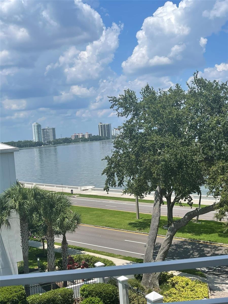 Listing photo id 17 for 3435 Bayshore Boulevard E 400