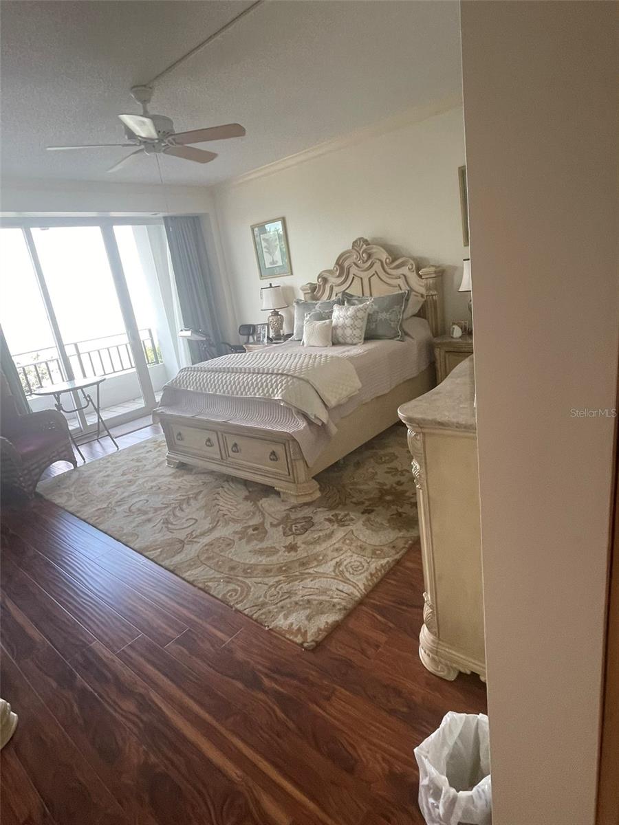 Listing photo id 19 for 3435 Bayshore Boulevard E 400