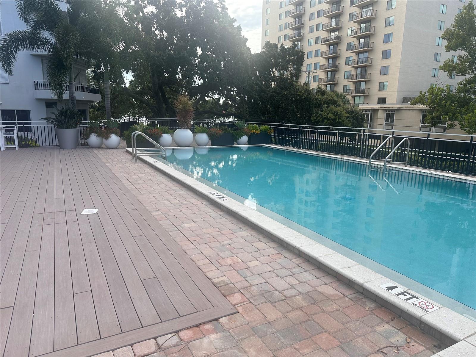 Listing photo id 35 for 3435 Bayshore Boulevard E 400