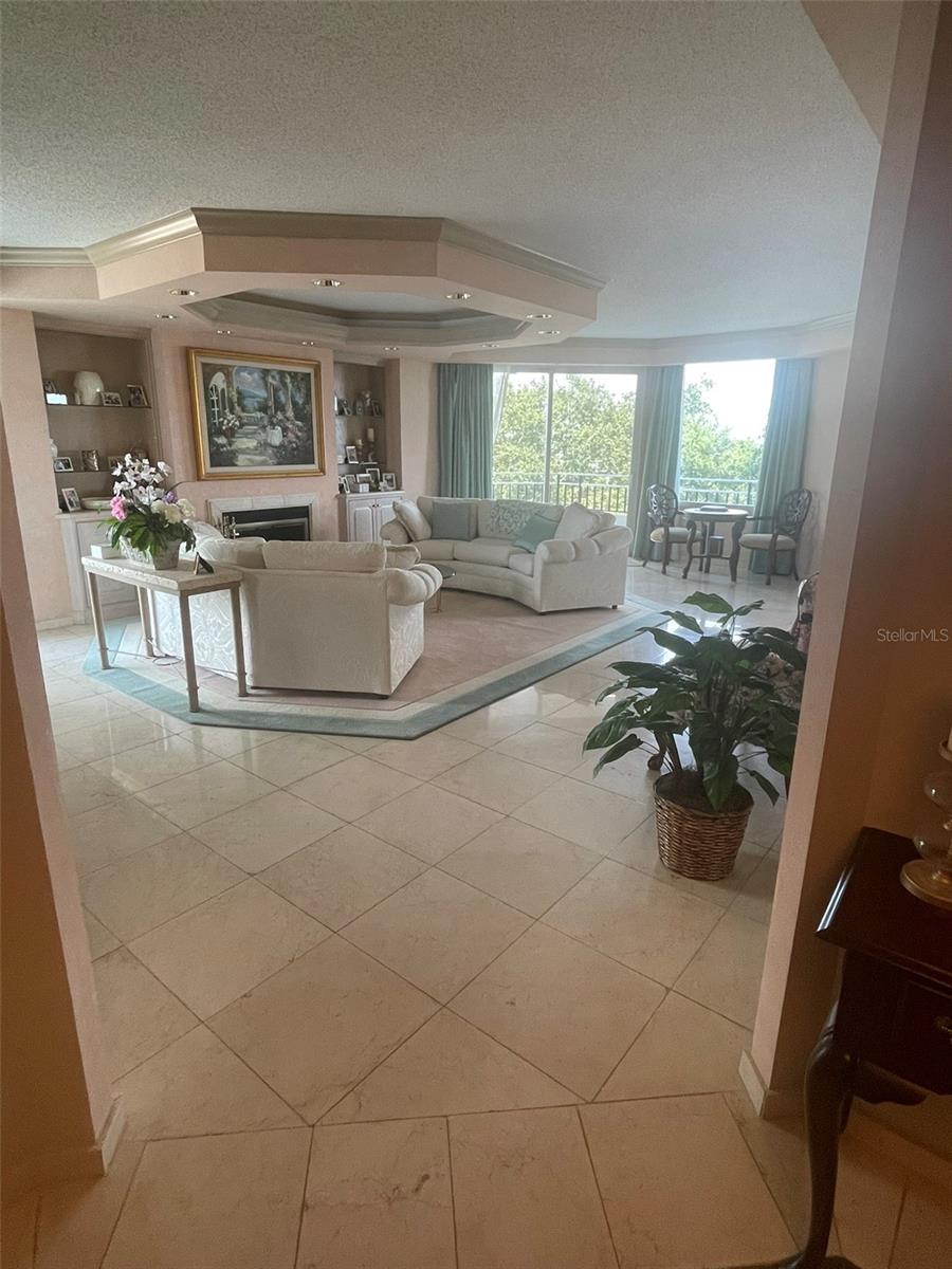 Listing photo id 2 for 3435 Bayshore Boulevard E 400