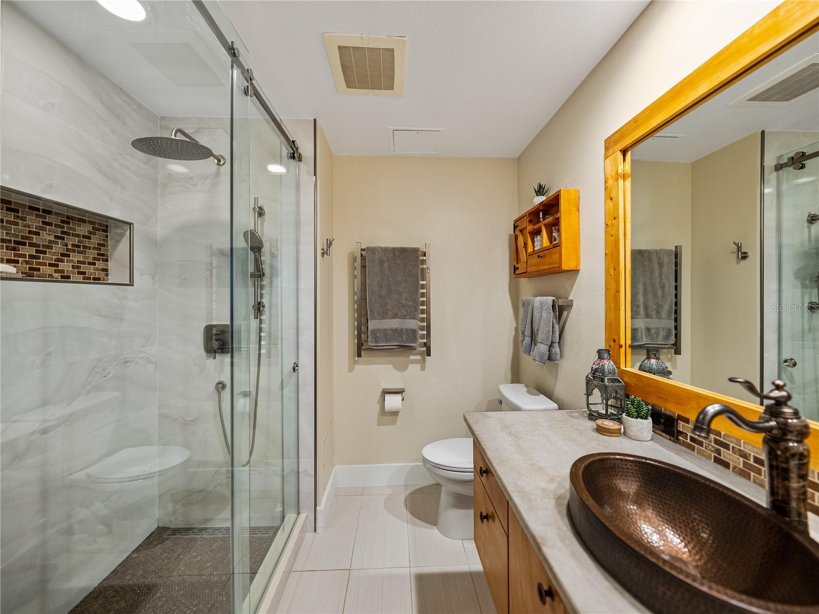 Listing photo id 37 for 1208 Kennedy Boulevard 733