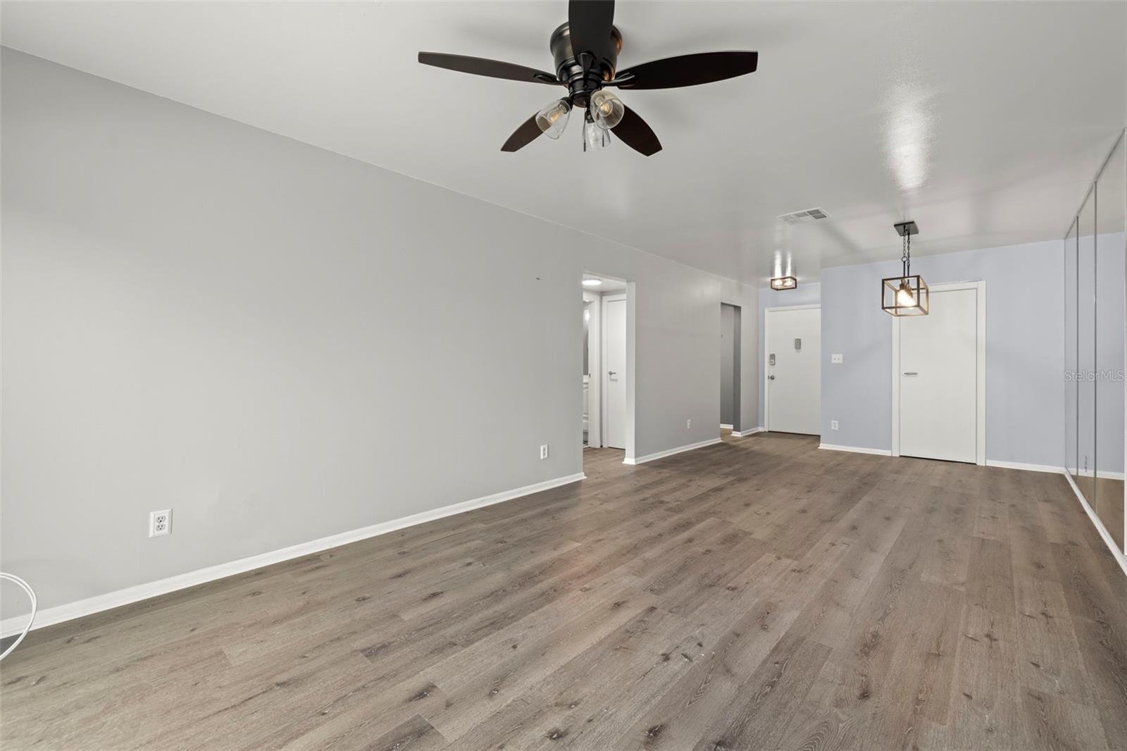 Listing photo id 8 for 4611 Fig Street 208