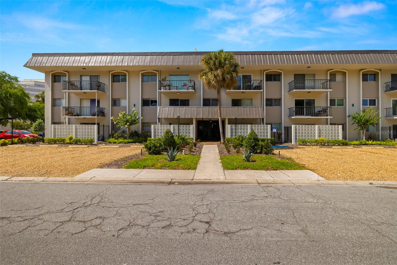 Listing photo id 0 for 4611 Fig Street 208