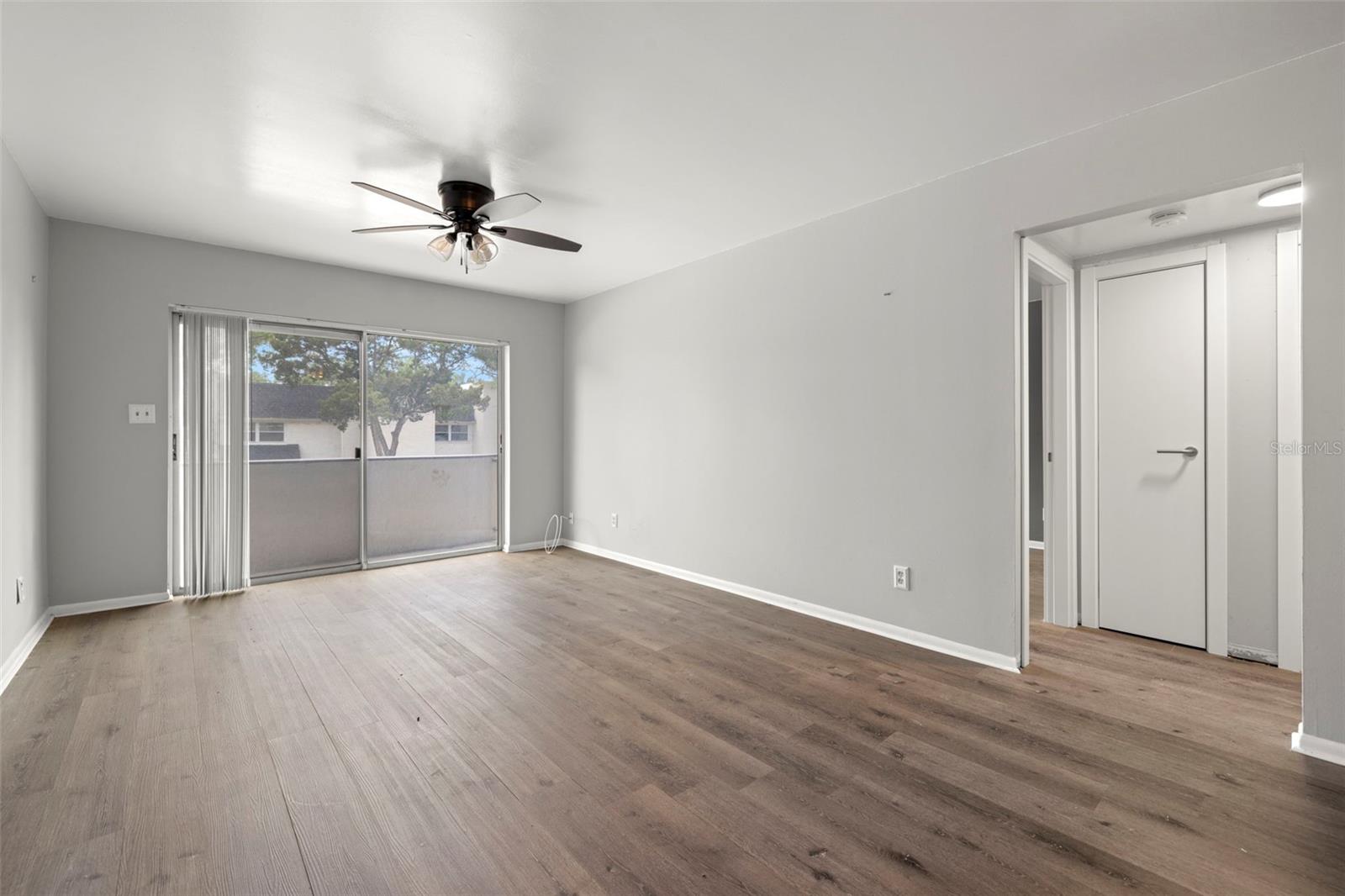 Listing photo id 7 for 4611 Fig Street 208