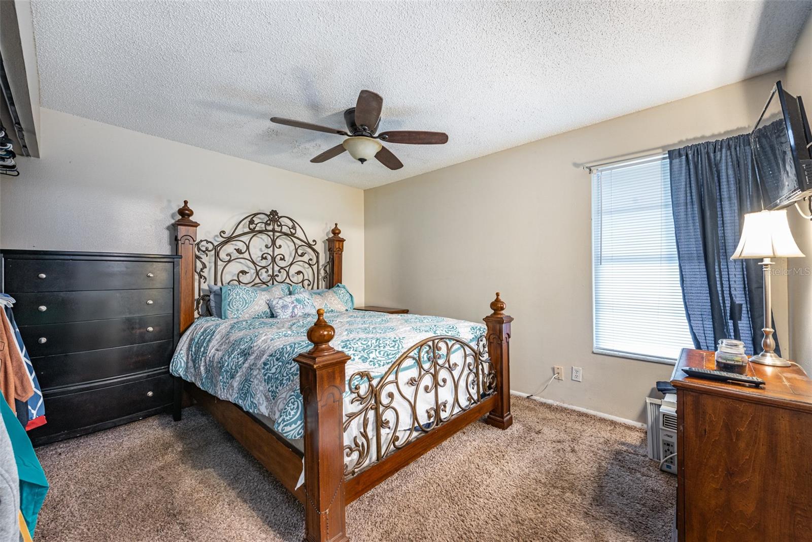 Listing photo id 13 for 807 Hunters Court