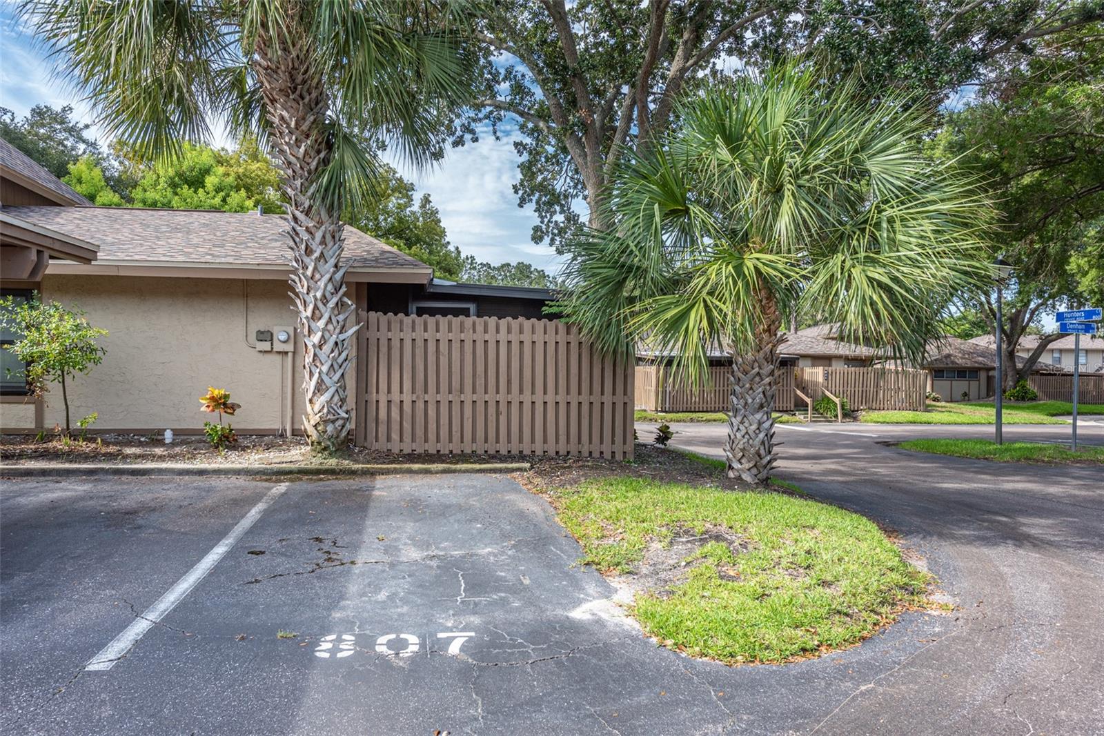 Listing photo id 21 for 807 Hunters Court