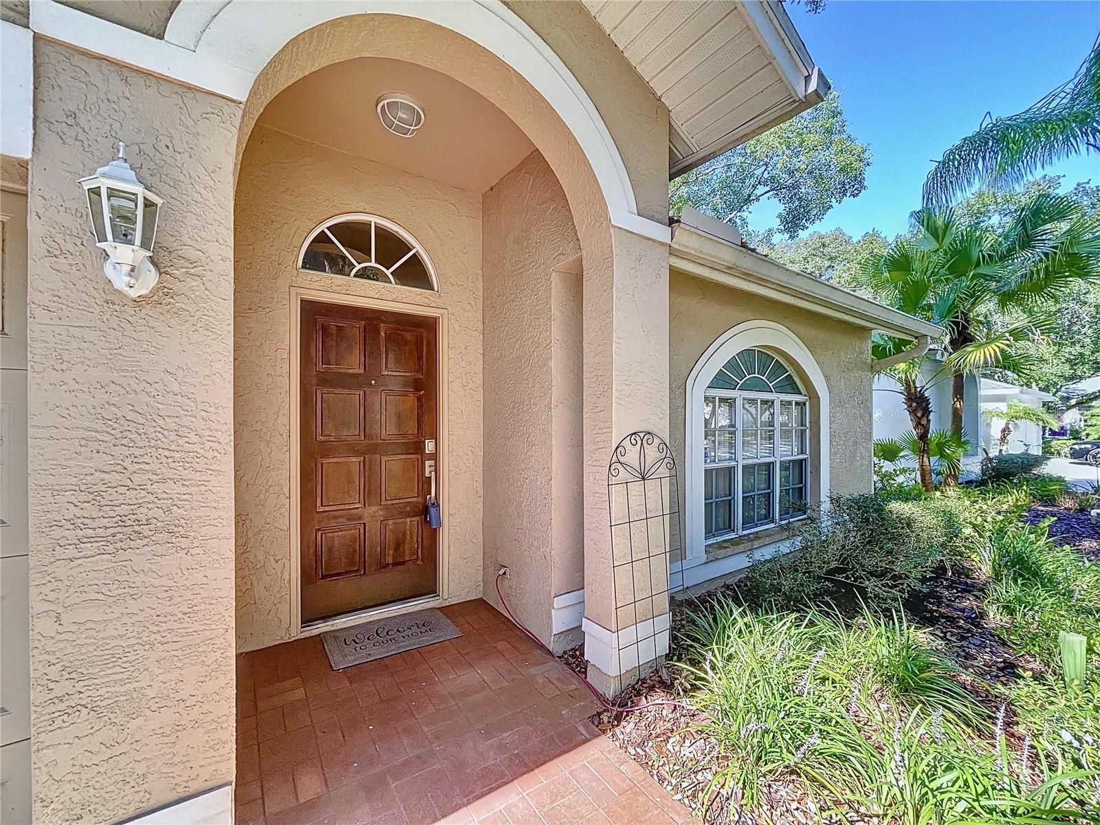 Listing photo id 2 for 9303 Knightsbridge Court