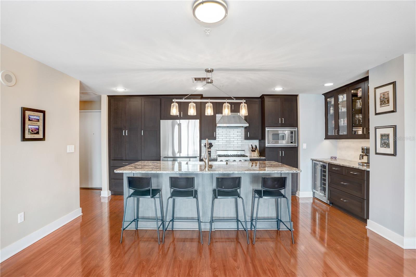 Listing photo id 2 for 1208 Kennedy Boulevard 1211