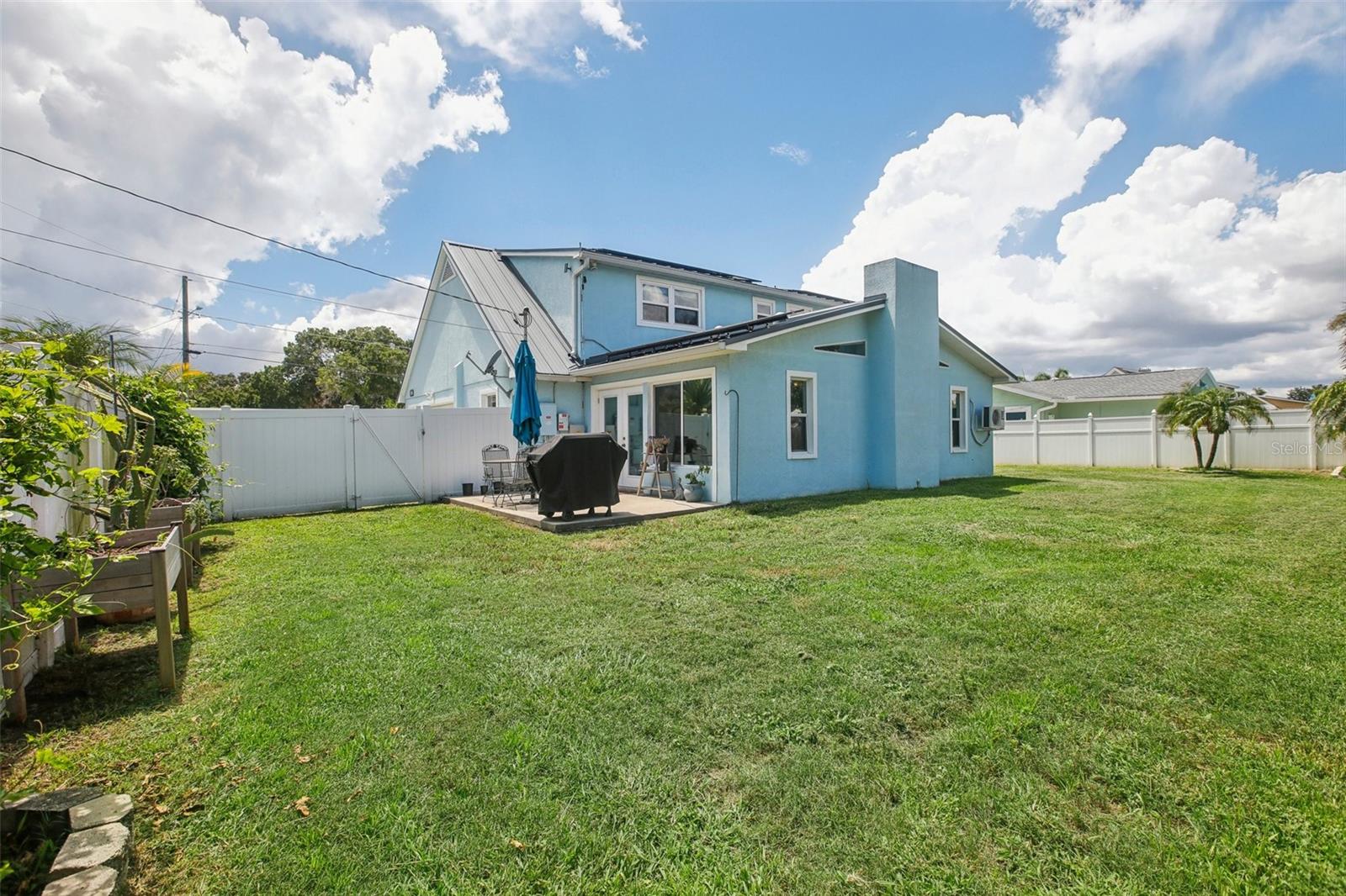 Listing photo id 34 for 8439 Boxwood Drive