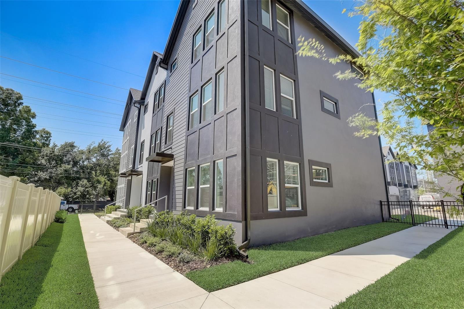 Listing photo id 1 for 3421 Arch Street 13