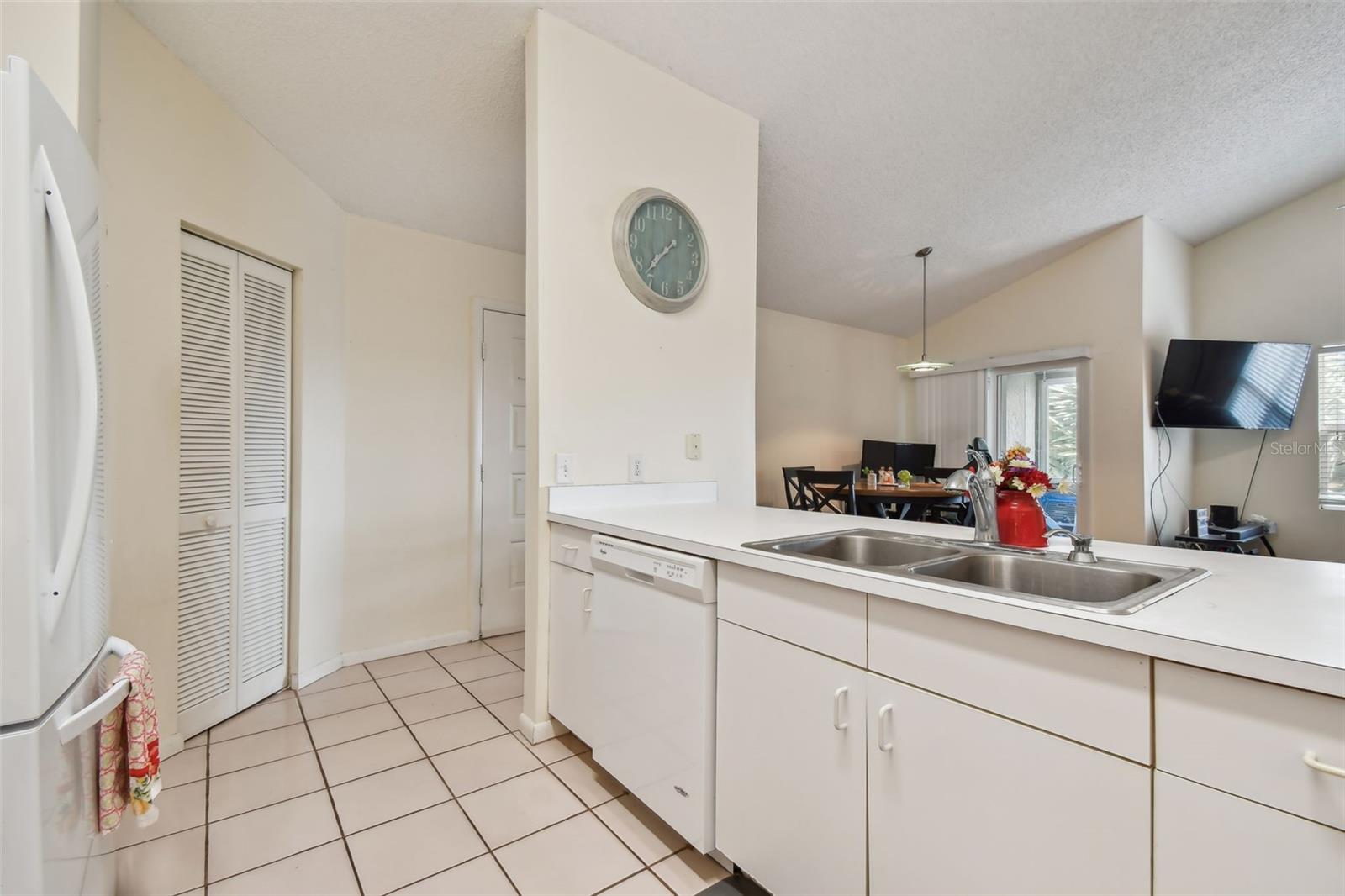 Image 18 of 41 For 15215 Amberly Drive 108