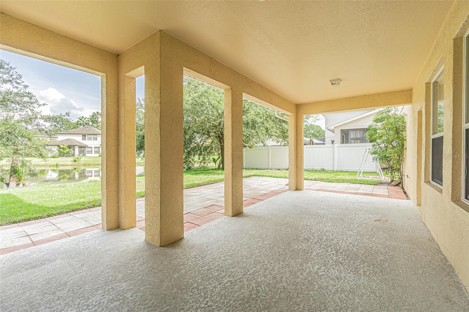 Listing photo id 42 for 16115 Colchester Palms Drive