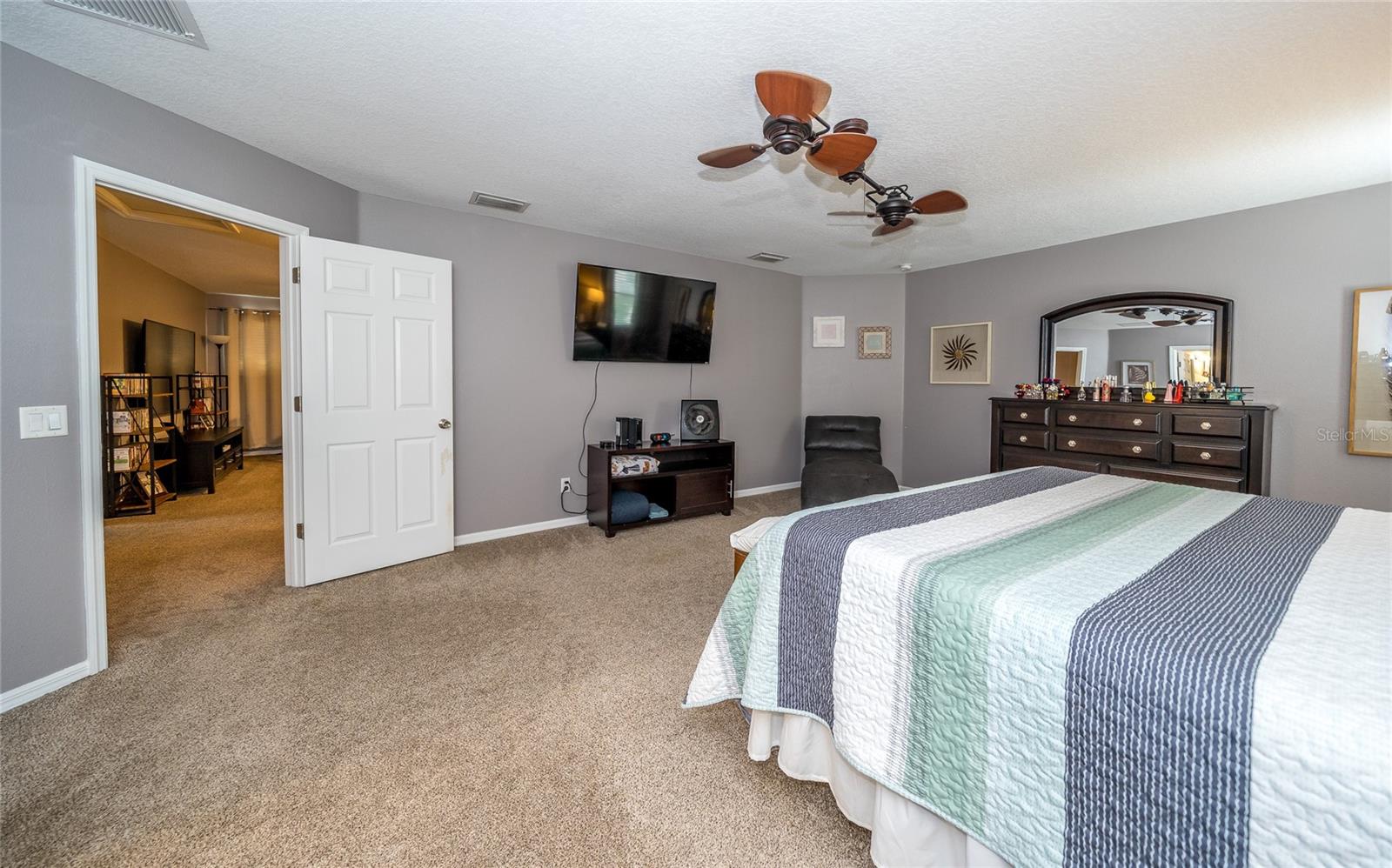 Listing photo id 25 for 1807 Raven Manor Drive