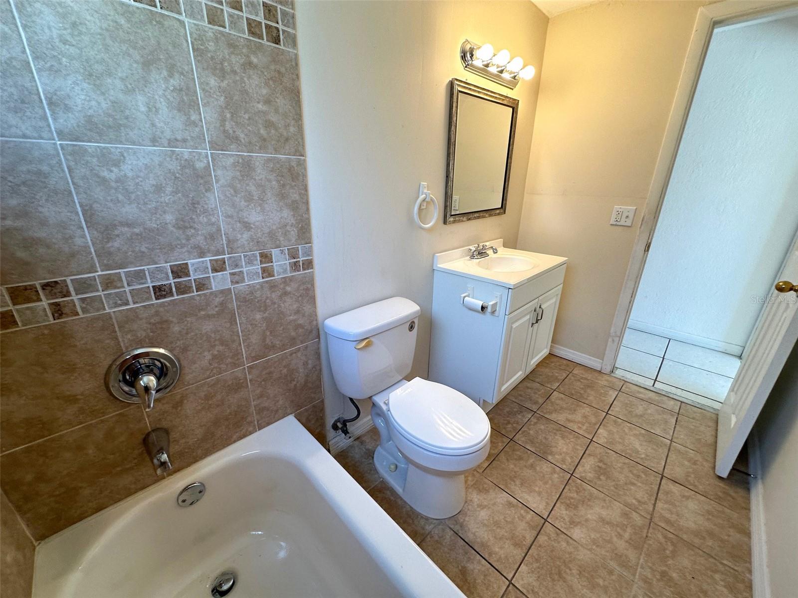 Listing photo id 24 for 10841 Piccadilly Road