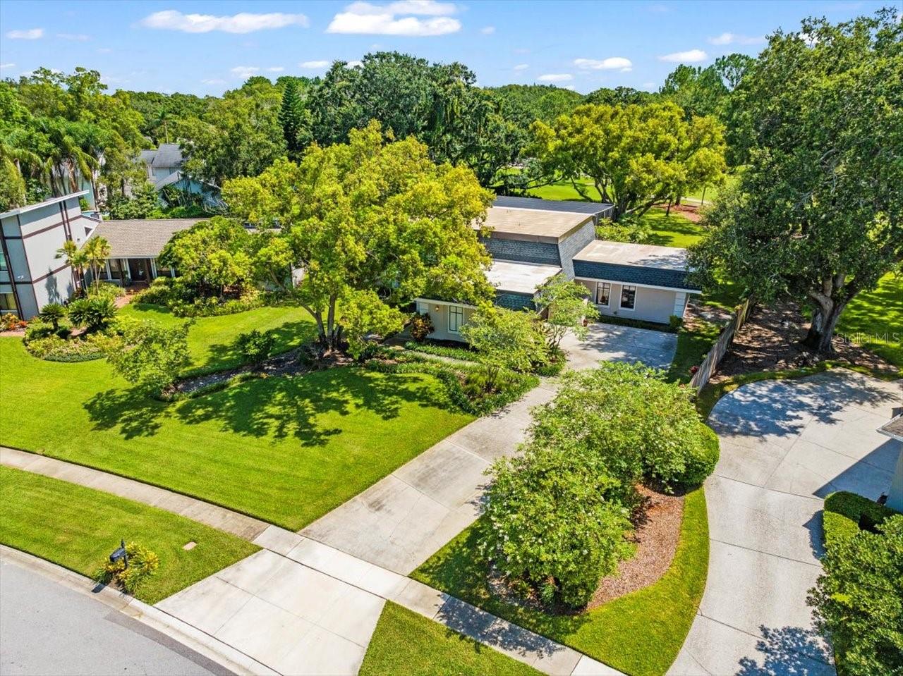 Listing photo id 55 for 4405 Carrollwood Village Drive