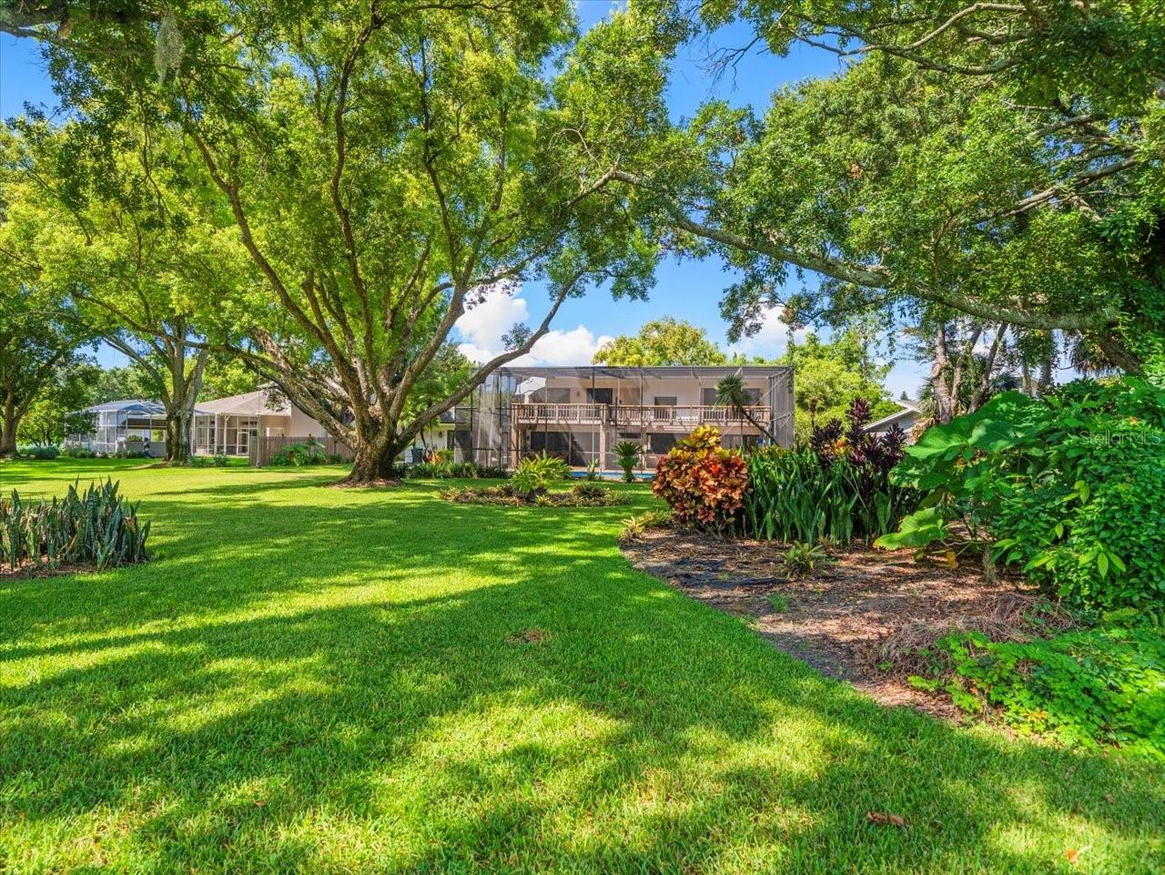 Listing photo id 60 for 4405 Carrollwood Village Drive