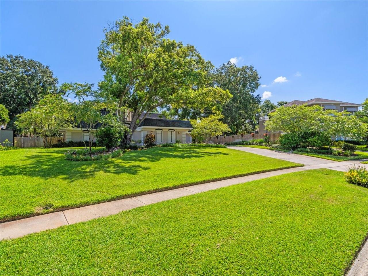 Listing photo id 64 for 4405 Carrollwood Village Drive