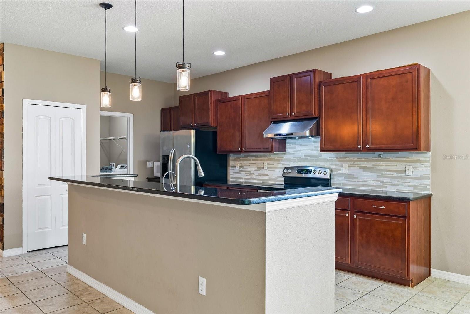 Listing photo id 10 for 2810 Holly Bluff Court