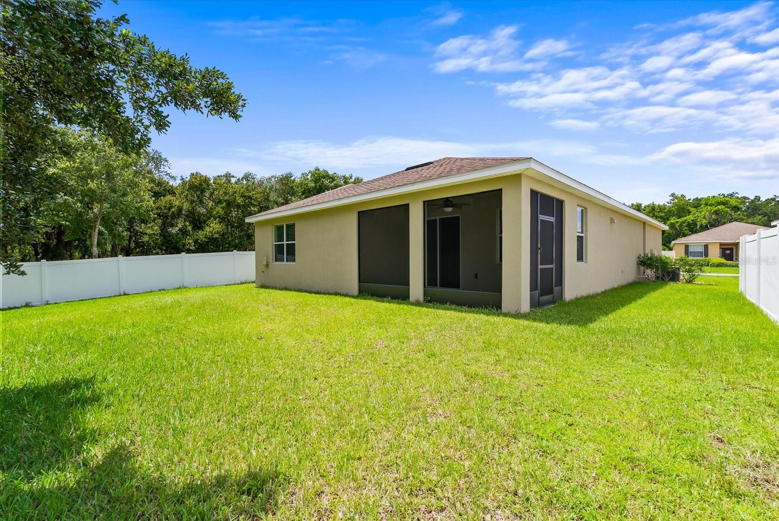 Listing photo id 25 for 2810 Holly Bluff Court