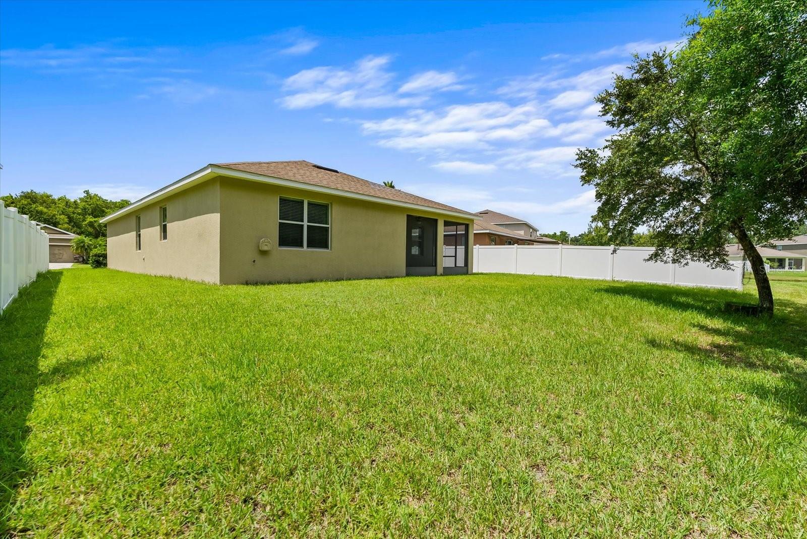 Listing photo id 26 for 2810 Holly Bluff Court