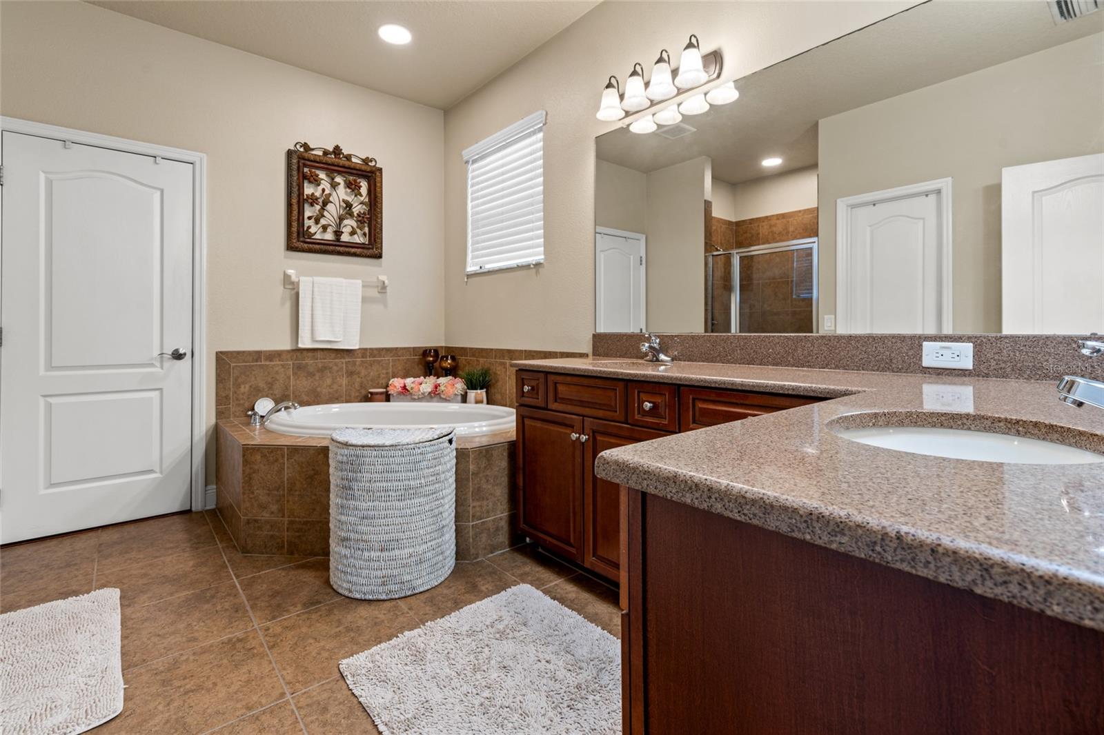 Listing photo id 20 for 15407 Azra Drive