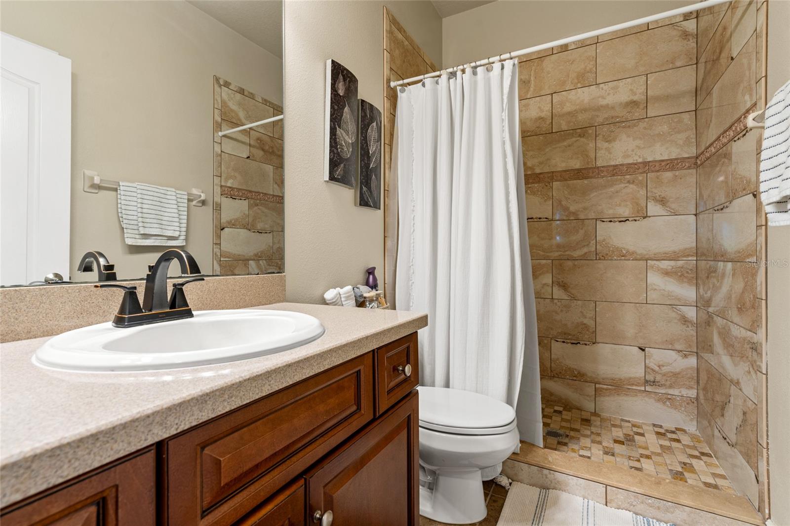 Listing photo id 23 for 15407 Azra Drive