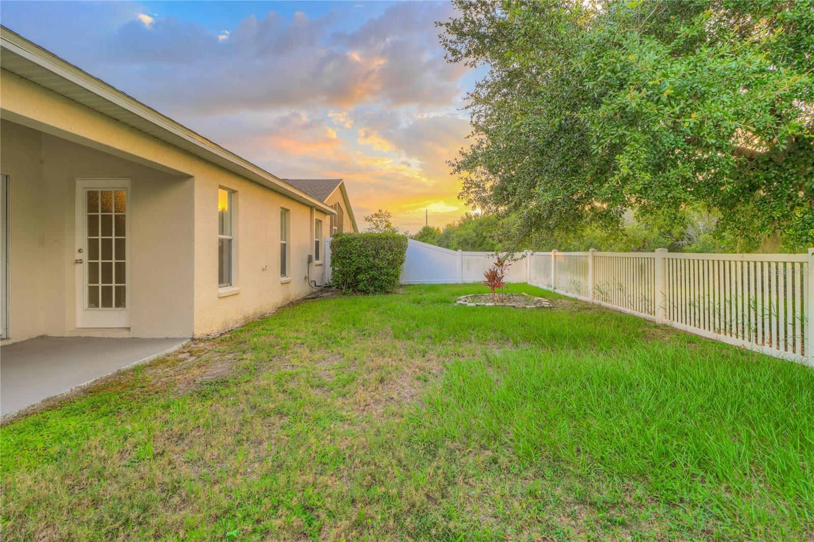 Listing photo id 45 for 31127 Whinsenton Drive