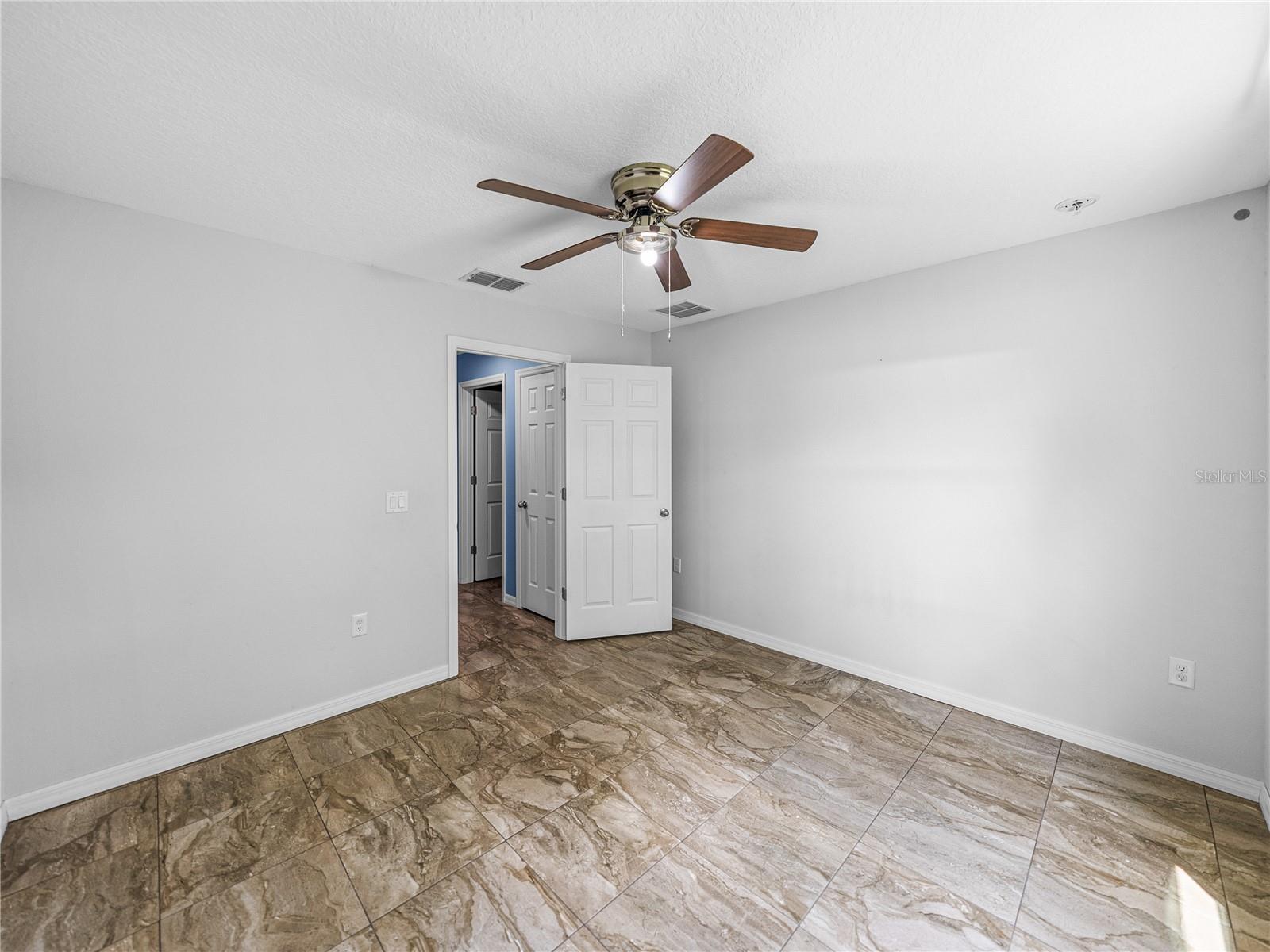 Listing photo id 29 for 5050 16th Street