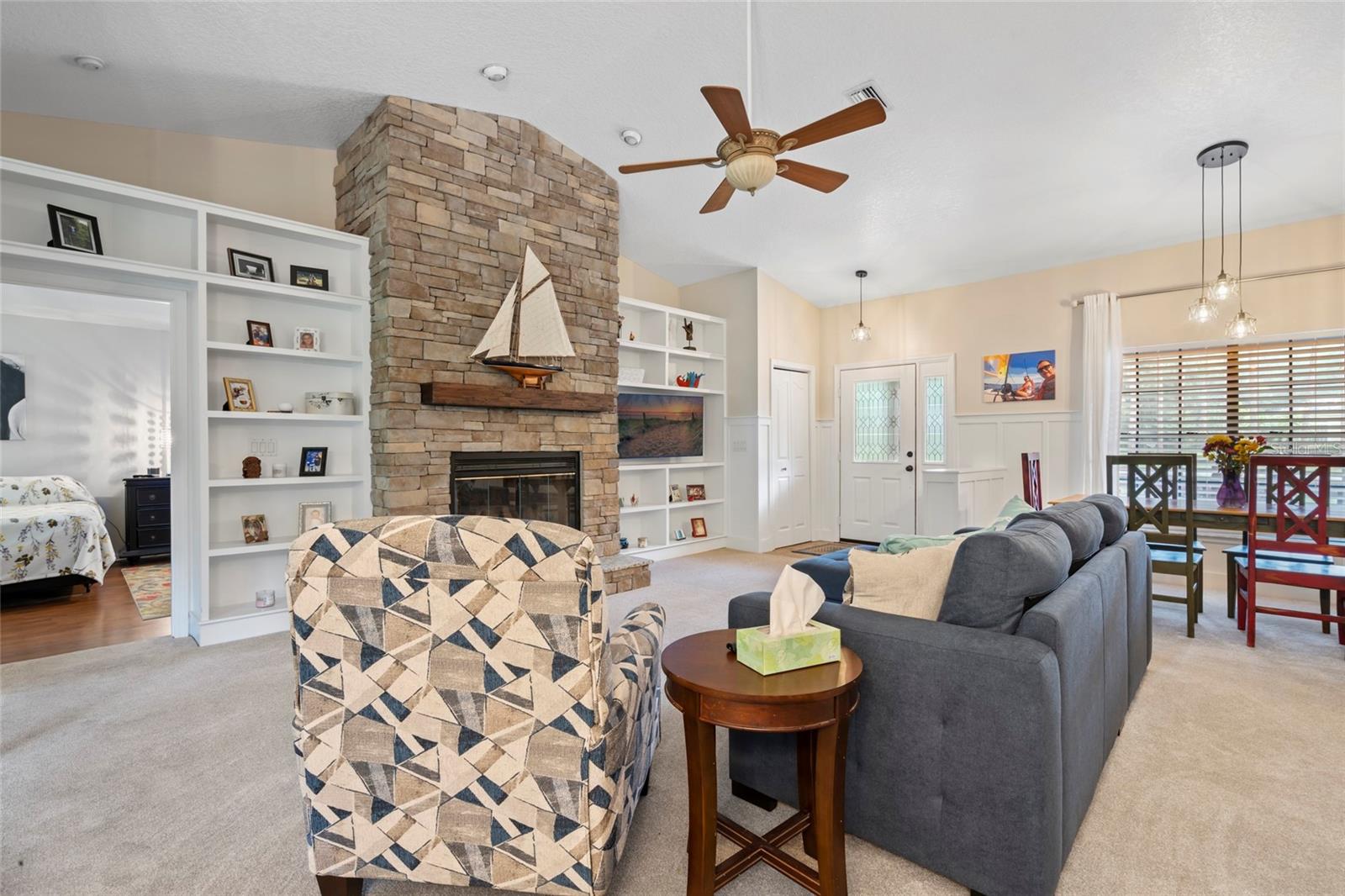 Listing photo id 14 for 7051 Frances Drive