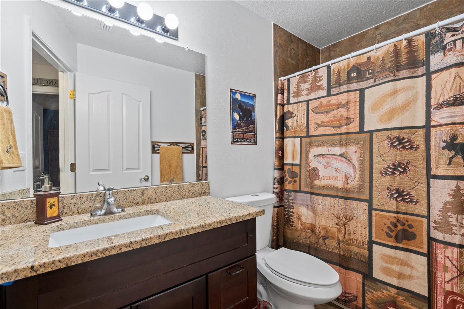 Listing photo id 35 for 7051 Frances Drive