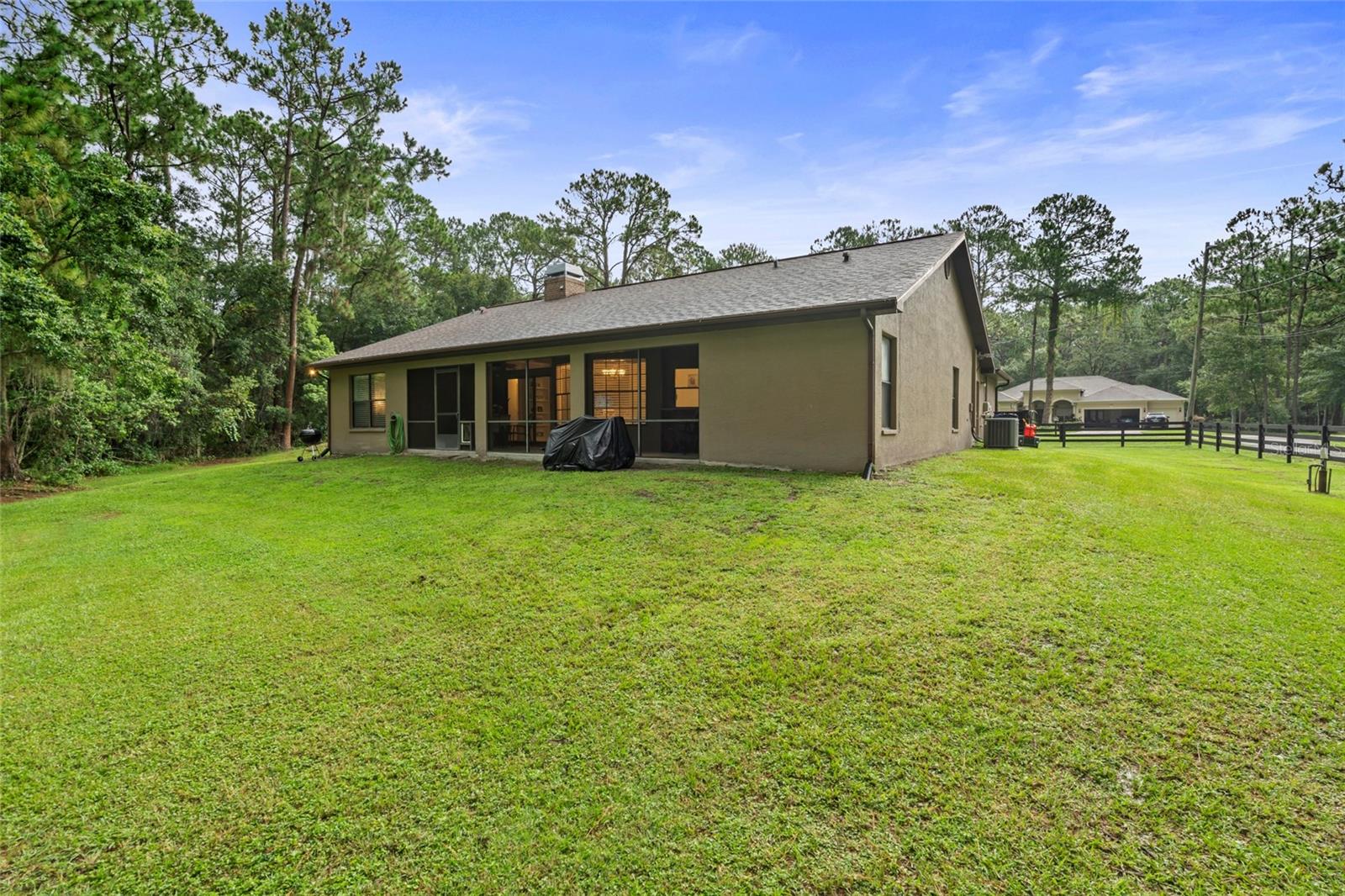 Listing photo id 41 for 7051 Frances Drive