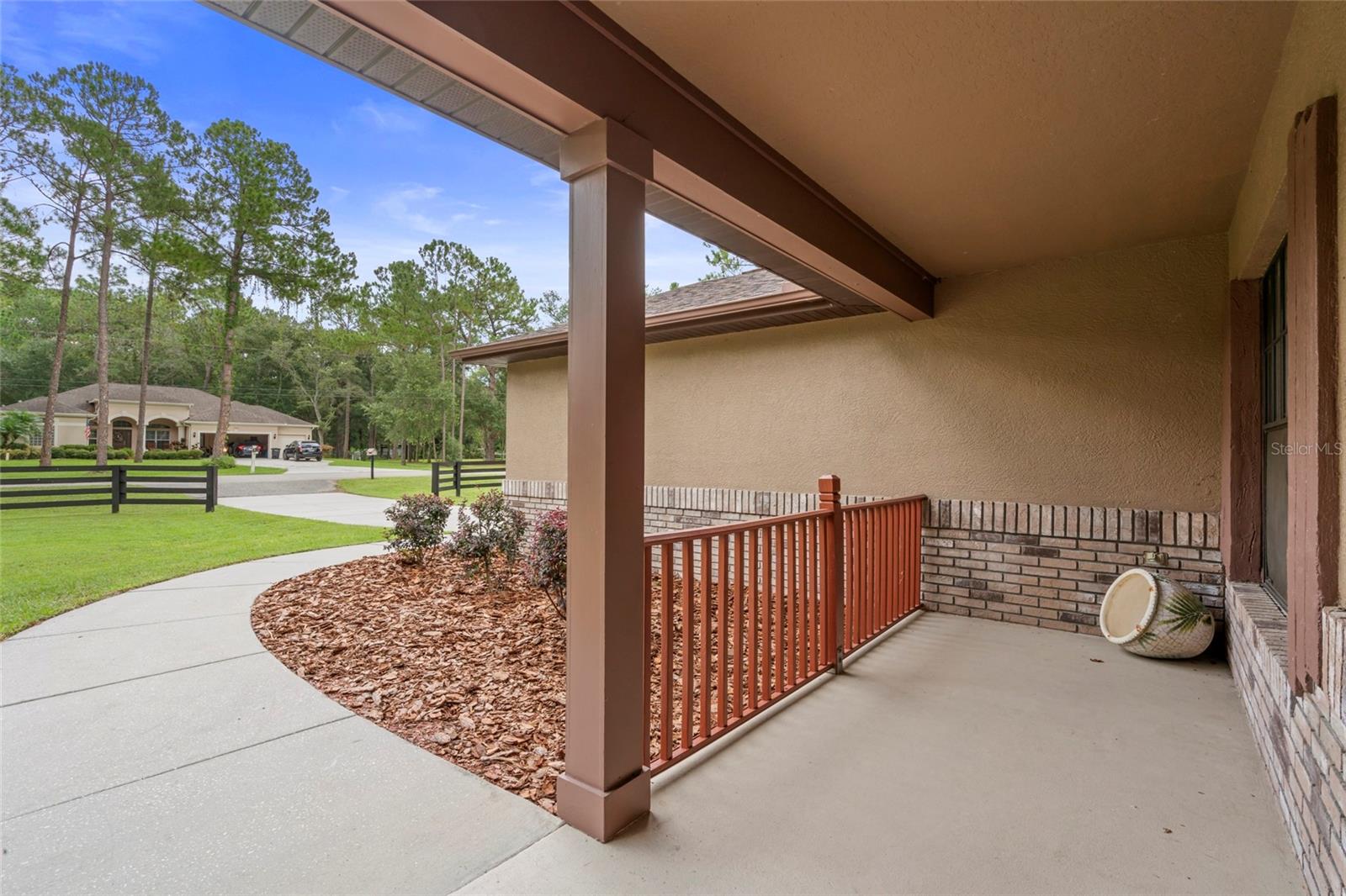 Listing photo id 6 for 7051 Frances Drive